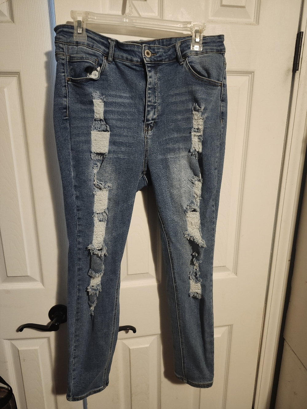 Women’s Distressed Jeans